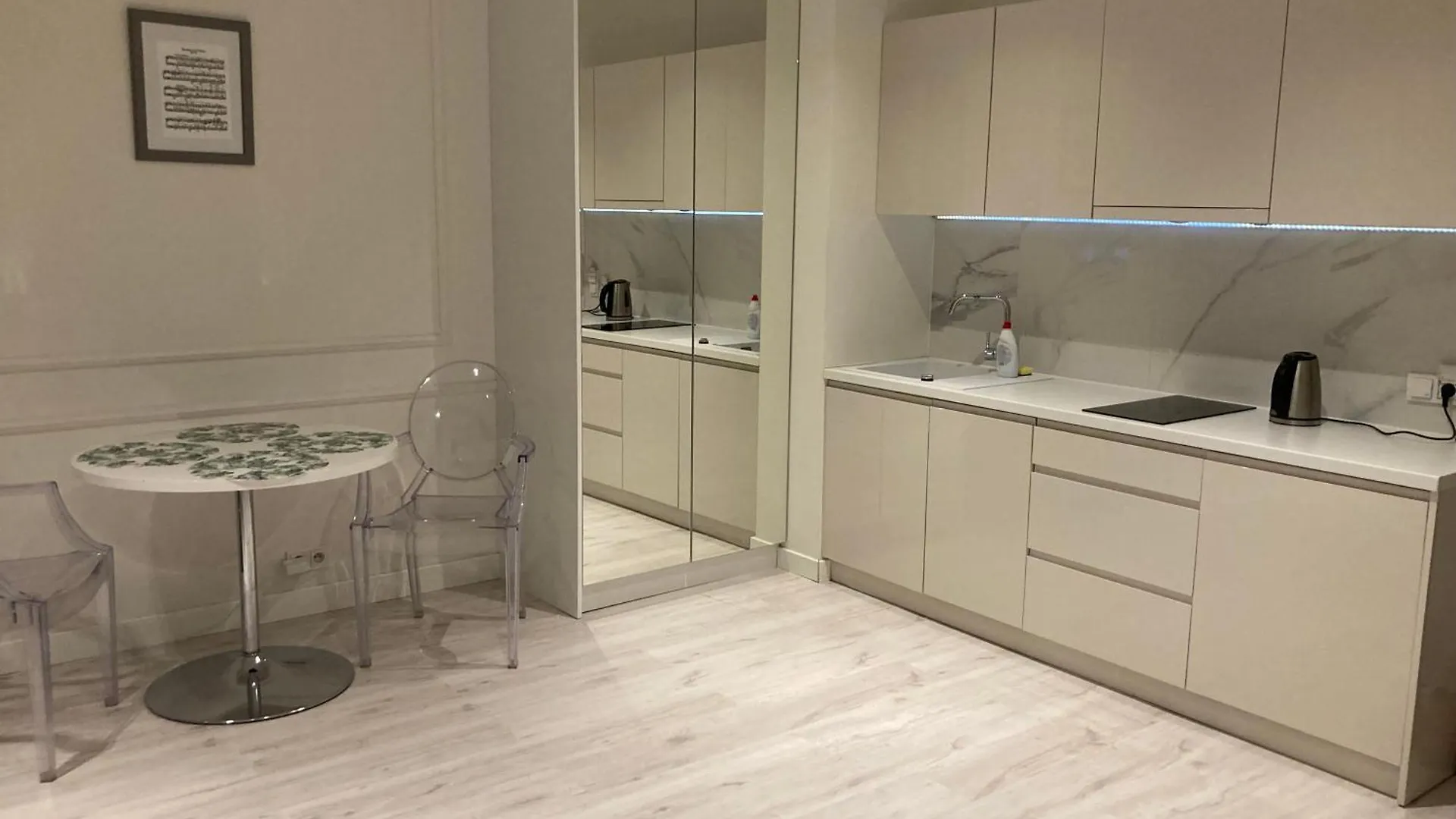 Platinum Towers Hotel Apartments Warsaw 0*,  Poland